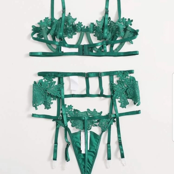 Cut-out Crochet Underwire Garter Lingerie S - Picture 2 of 5